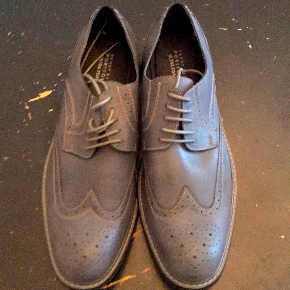 Perry Ellis men’s Gray oxford size 13
